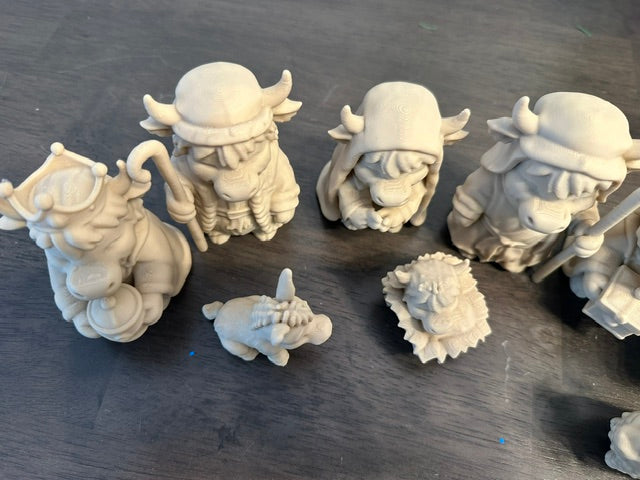 3D Printed Highland Cow Nativity Set – 9 Piece Christmas Figurine Collection